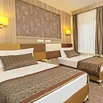 Pera Arya Hotell 3*