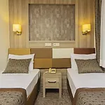 Pera Arya Hotell 3*