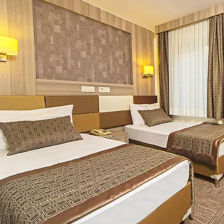 Pera Arya Hotel 3*