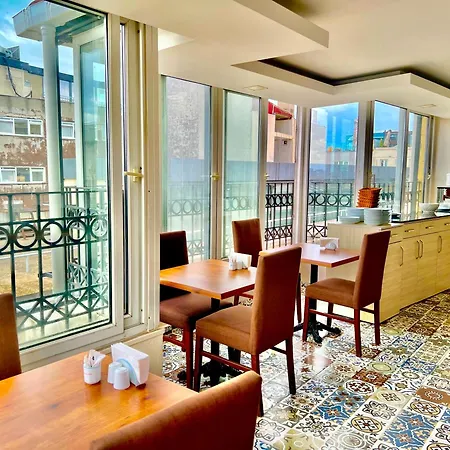 Pera Arya Hotel