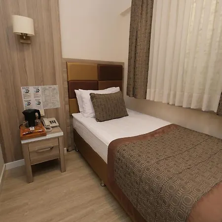 Hotel Pera Arya 3*