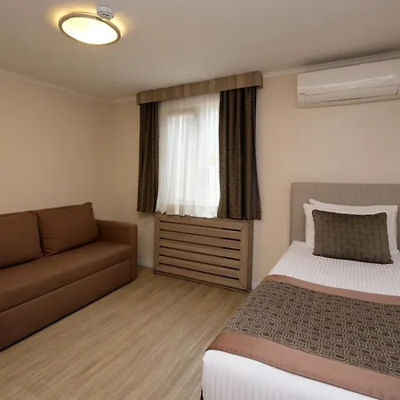 Hotel Pera Arya 3*