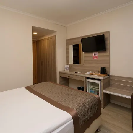 Pera Arya Hotel 3*