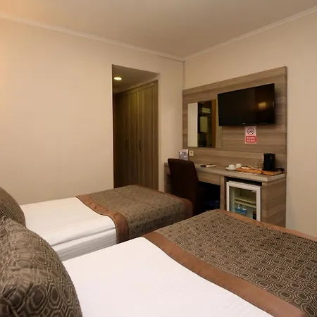 Hotel Pera Arya