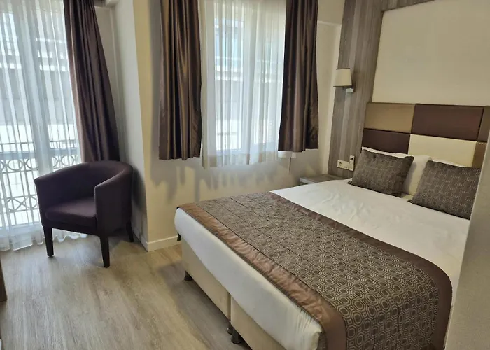 מלון Pera Arya 3*