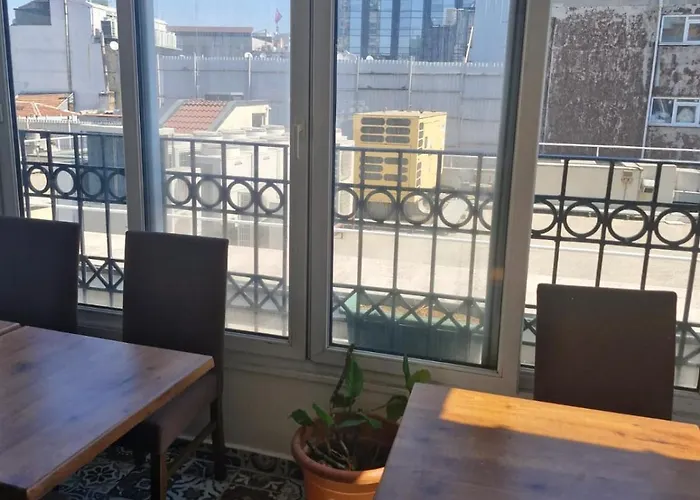 מלון Pera Arya 3*