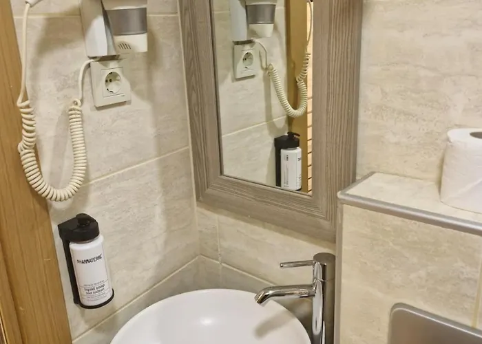 מלון Pera Arya 3*