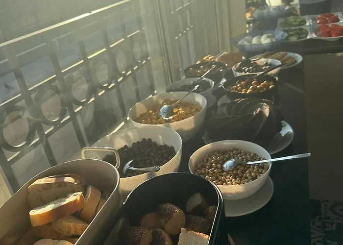 Pera Arya מלון 3*