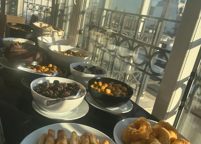 Pera Arya فندق 3*