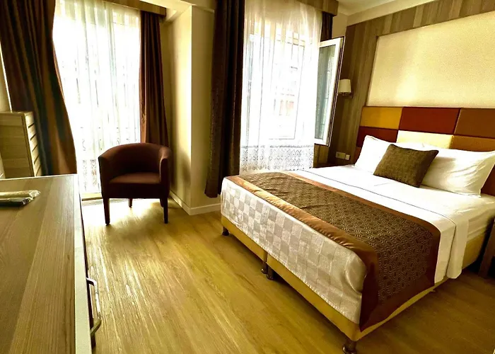 فندق Pera Arya 3*