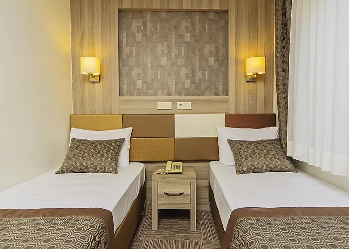 Pera Arya מלון 3*