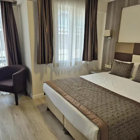 Hotel Pera Arya 3*